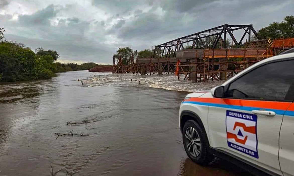 Tempestade e granizo causam prejuízo a 43 municípios no RS