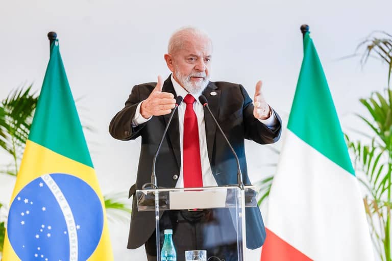 Lula cita Henry Ford, descarta desvinculação de aposentadoria do salário mínimo e defende aumento do piso salarial