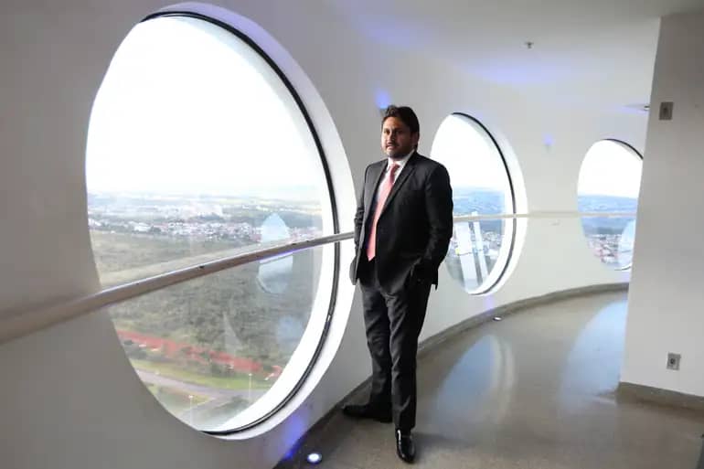 PF Indicia Ministro das Comunicações, Juscelino Filho, por Suspeita de Uso Indevido de Recursos Públicos